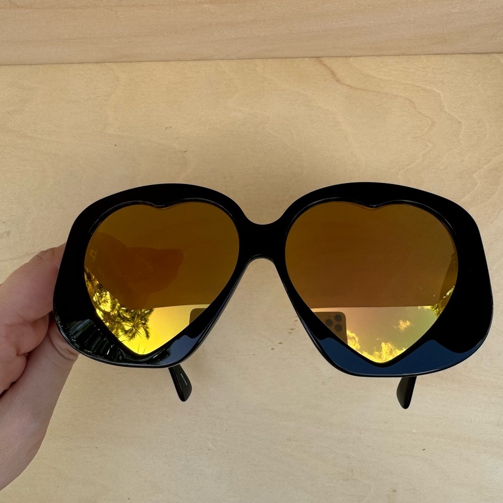 NEW Authentic Moschino Heart Sunglasses Black Reflective - Picture 4 of 8